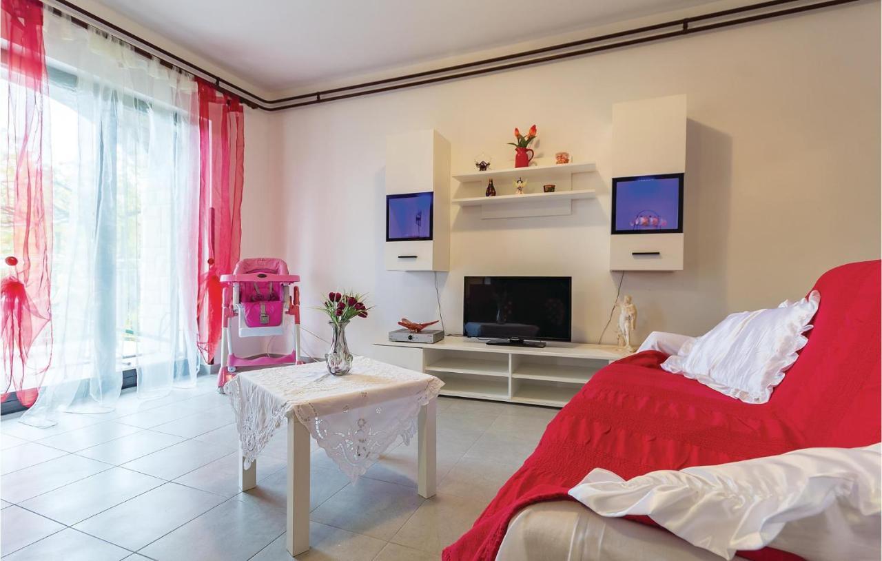 3 Bedroom Beautiful Apartment In Медулин Экстерьер фото